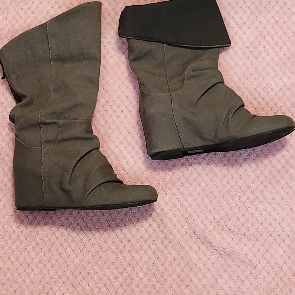 Shoes - Picture 3 of 10